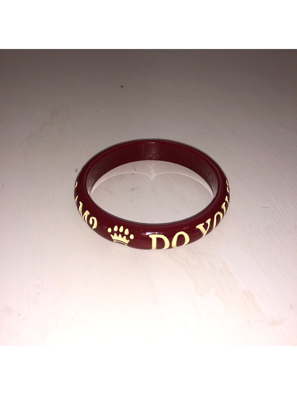 JESSICA KAGAN CUSHMAN RESIN BANGLE BRACELET DO YOU HAVE ANY IDEA WHO I AM RED